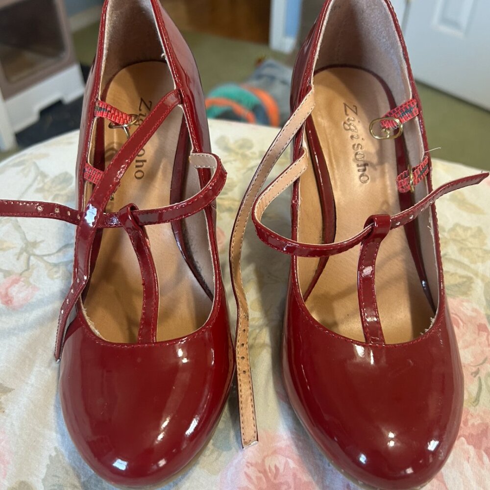 Zigi Soho Wedges with Two Buckle Straps - Red Size 7.5